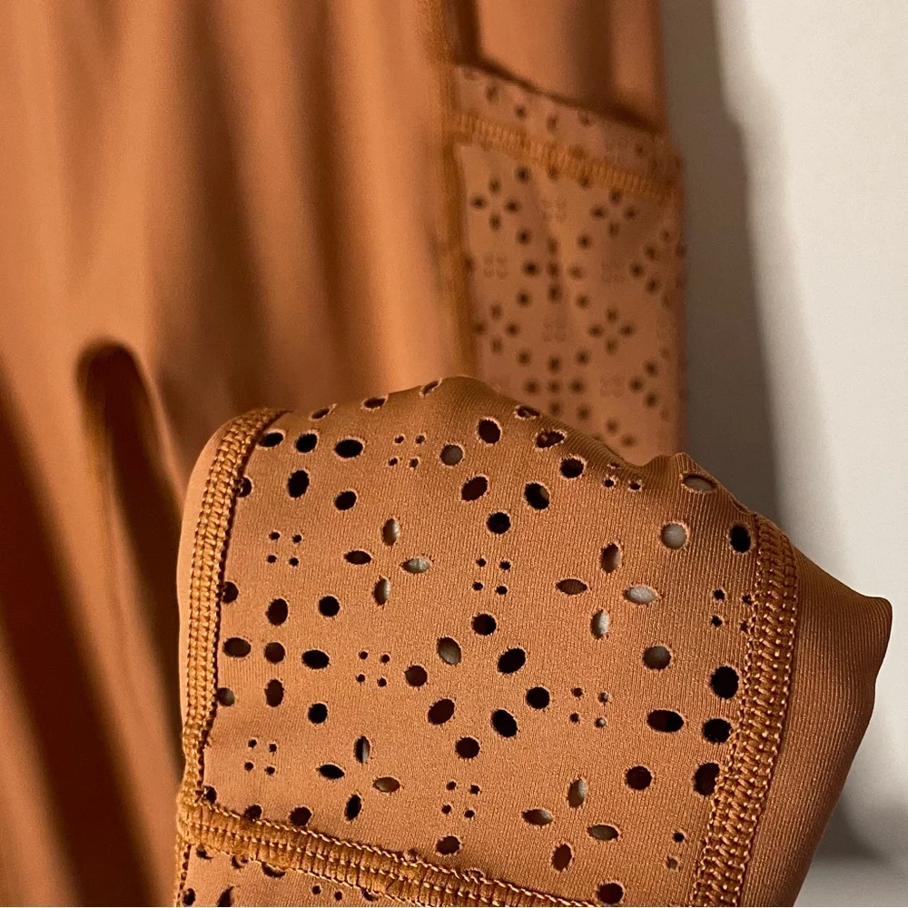 aerie move eyelet